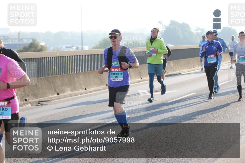 03.10.2025 - Köhlbrandbrückenlauf Lena Gebhardt http://msf.ph/oto/9057998 03.10.2025 09:18:14 Position 1 26, 1415 meine-sportfotos.de