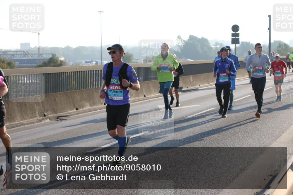 03.10.2025 - Köhlbrandbrückenlauf Lena Gebhardt http://msf.ph/oto/9058010 03.10.2025 09:18:14 Position 1 1415 meine-sportfotos.de