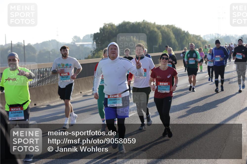 03.10.2025 - Köhlbrandbrückenlauf Jannik Wohlers http://msf.ph/oto/9058059 03.10.2025 09:21:31 Position 3 2740, 1927, 1920 meine-sportfotos.de