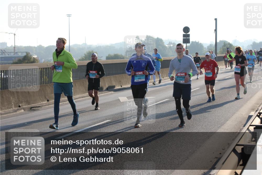 03.10.2025 - Köhlbrandbrückenlauf Lena Gebhardt http://msf.ph/oto/9058061 03.10.2025 09:18:15 Position 1 3066, 3067 meine-sportfotos.de