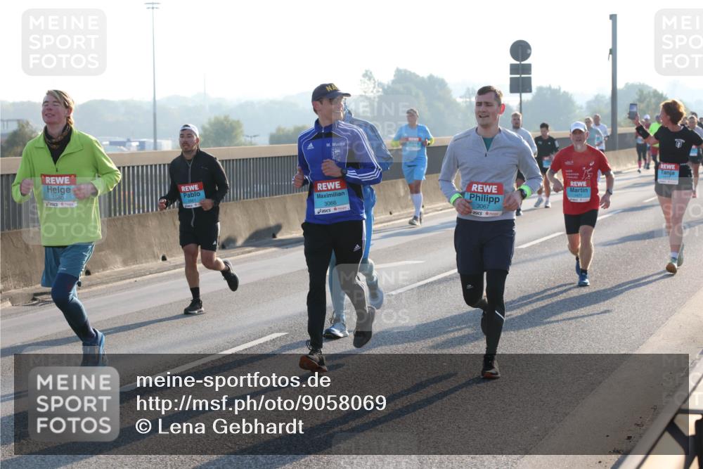 03.10.2025 - Köhlbrandbrückenlauf Lena Gebhardt http://msf.ph/oto/9058069 03.10.2025 09:18:15 Position 1 1560, 3066, 3067 meine-sportfotos.de