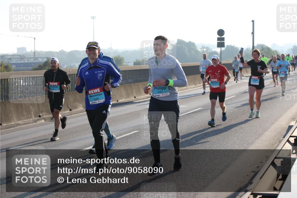 03.10.2025 - Köhlbrandbrückenlauf Lena Gebhardt http://msf.ph/oto/9058090 03.10.2025 09:18:16 Position 1 3066, 3067 meine-sportfotos.de