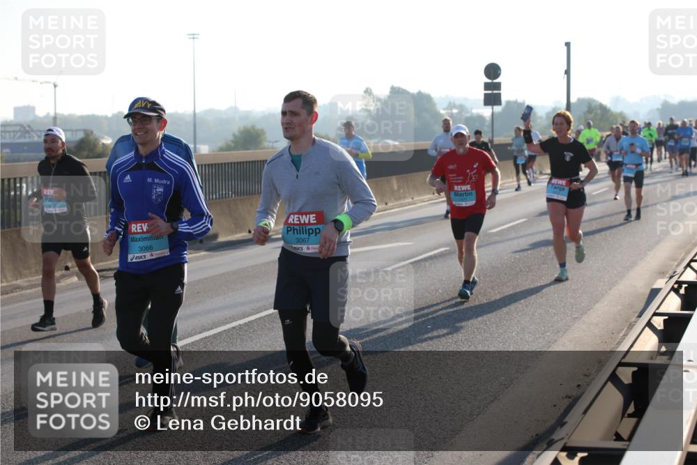 03.10.2025 - Köhlbrandbrückenlauf Lena Gebhardt http://msf.ph/oto/9058095 03.10.2025 09:18:17 Position 1 3066, 3067 meine-sportfotos.de