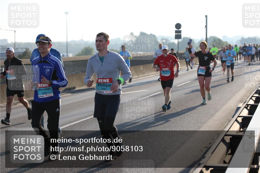 03.10.2025 - Köhlbrandbrückenlauf Lena Gebhardt http://msf.ph/oto/9058103 03.10.2025 09:18:17 Position 1 3066, 3067 meine-sportfotos.de