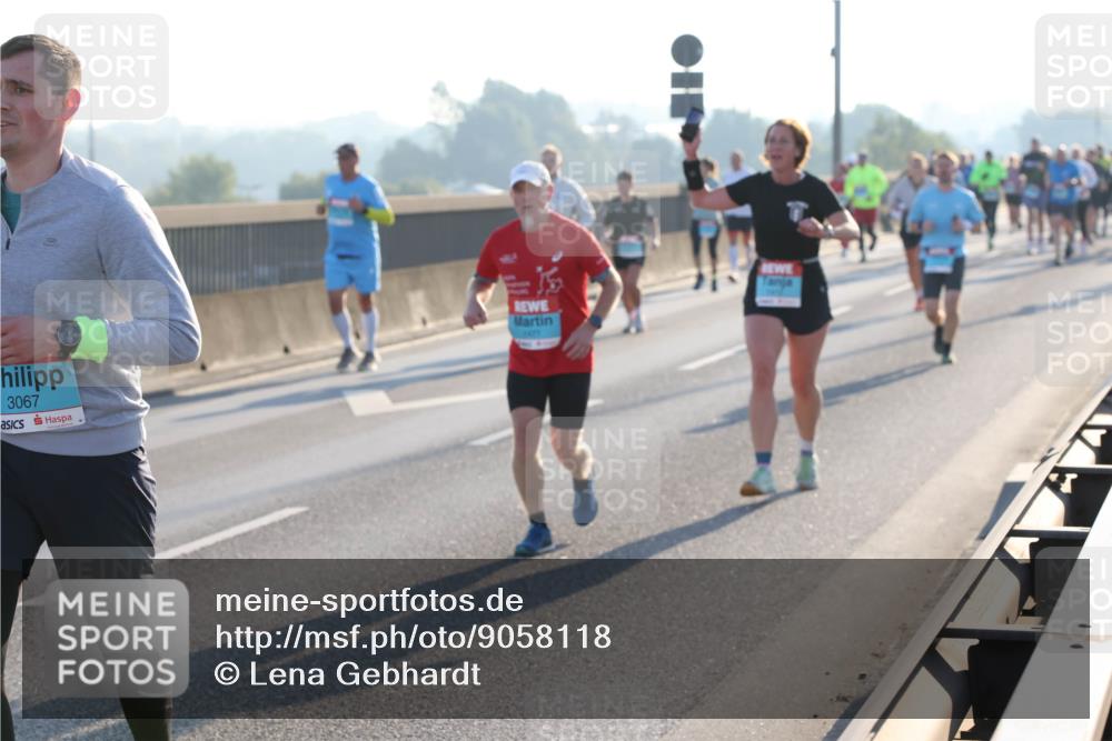 03.10.2025 - Köhlbrandbrückenlauf Lena Gebhardt http://msf.ph/oto/9058118 03.10.2025 09:18:17 Position 1 3067 meine-sportfotos.de