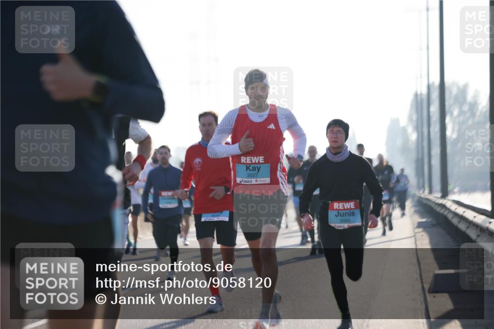 03.10.2025 - Köhlbrandbrückenlauf Jannik Wohlers http://msf.ph/oto/9058120 03.10.2025 09:13:54 Position 3 3527, 3083 meine-sportfotos.de
