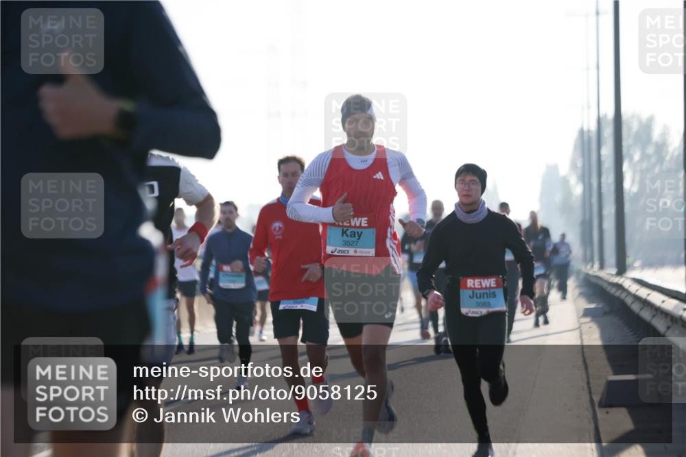 03.10.2025 - Köhlbrandbrückenlauf Jannik Wohlers http://msf.ph/oto/9058125 03.10.2025 09:13:54 Position 3 3527, 3083 meine-sportfotos.de