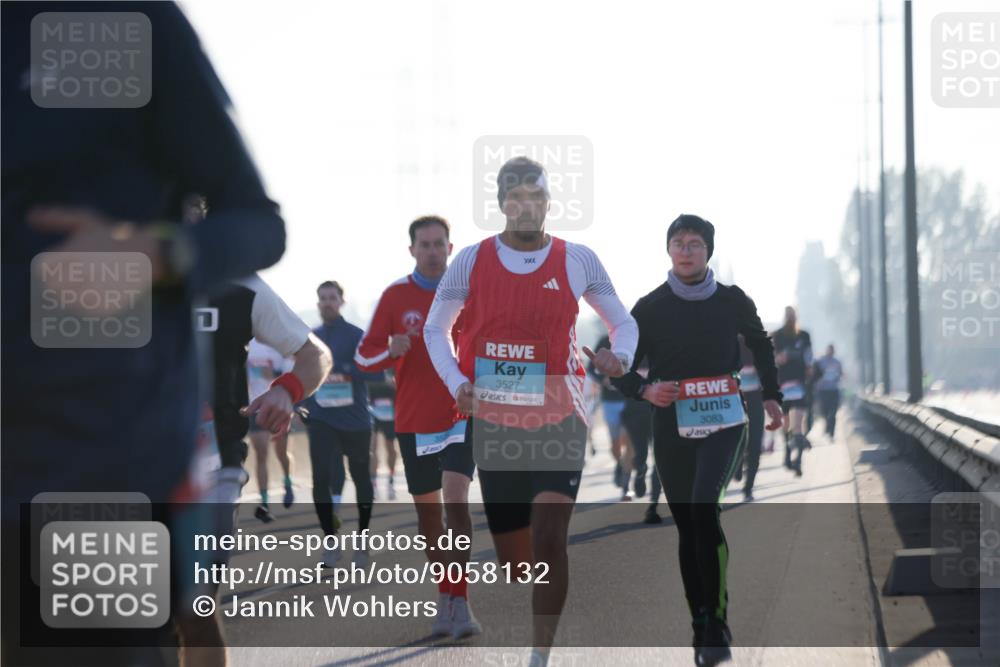 03.10.2025 - Köhlbrandbrückenlauf Jannik Wohlers http://msf.ph/oto/9058132 03.10.2025 09:13:54 Position 3 3527, 3083 meine-sportfotos.de