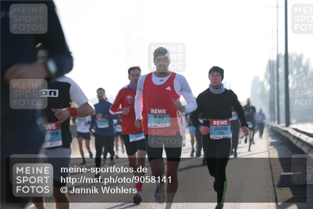 03.10.2025 - Köhlbrandbrückenlauf Jannik Wohlers http://msf.ph/oto/9058141 03.10.2025 09:13:55 Position 3 3525, 3527, 3083 meine-sportfotos.de