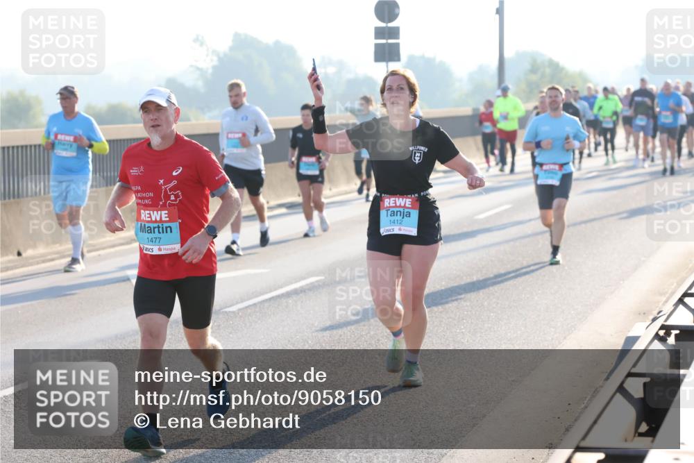 03.10.2025 - Köhlbrandbrückenlauf Lena Gebhardt http://msf.ph/oto/9058150 03.10.2025 09:18:18 Position 1 1477, 1412 meine-sportfotos.de