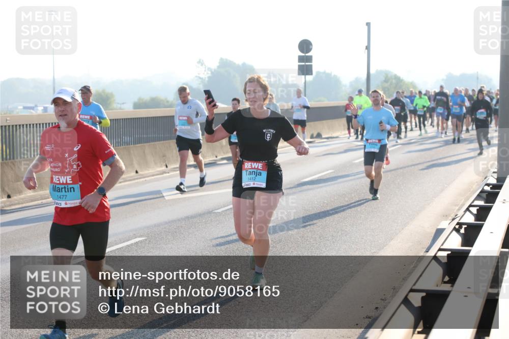 03.10.2025 - Köhlbrandbrückenlauf Lena Gebhardt http://msf.ph/oto/9058165 03.10.2025 09:18:18 Position 1 1477, 1412 meine-sportfotos.de