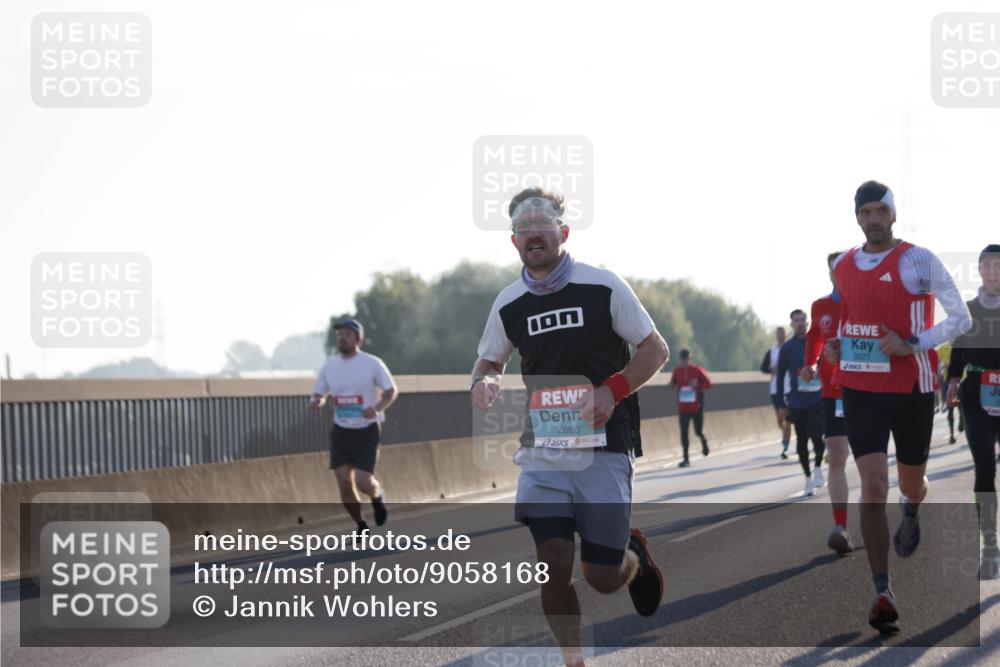 03.10.2025 - Köhlbrandbrückenlauf Jannik Wohlers http://msf.ph/oto/9058168 03.10.2025 09:13:56 Position 3 2880, 3527 meine-sportfotos.de