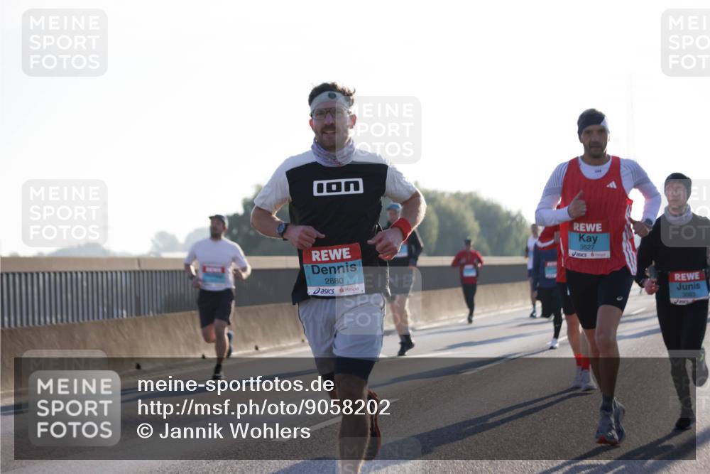 03.10.2025 - Köhlbrandbrückenlauf Jannik Wohlers http://msf.ph/oto/9058202 03.10.2025 09:13:56 Position 3 2880, 3527 meine-sportfotos.de