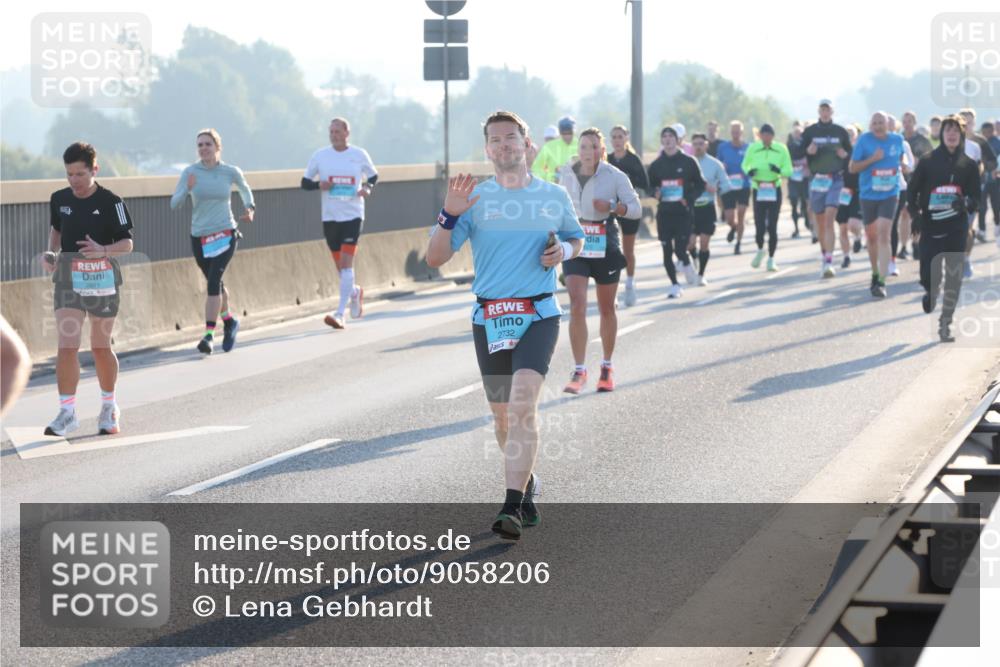 03.10.2025 - Köhlbrandbrückenlauf Lena Gebhardt http://msf.ph/oto/9058206 03.10.2025 09:18:20 Position 1 2732 meine-sportfotos.de
