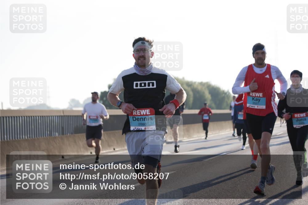 03.10.2025 - Köhlbrandbrückenlauf Jannik Wohlers http://msf.ph/oto/9058207 03.10.2025 09:13:56 Position 3 2880, 3527, 3083 meine-sportfotos.de
