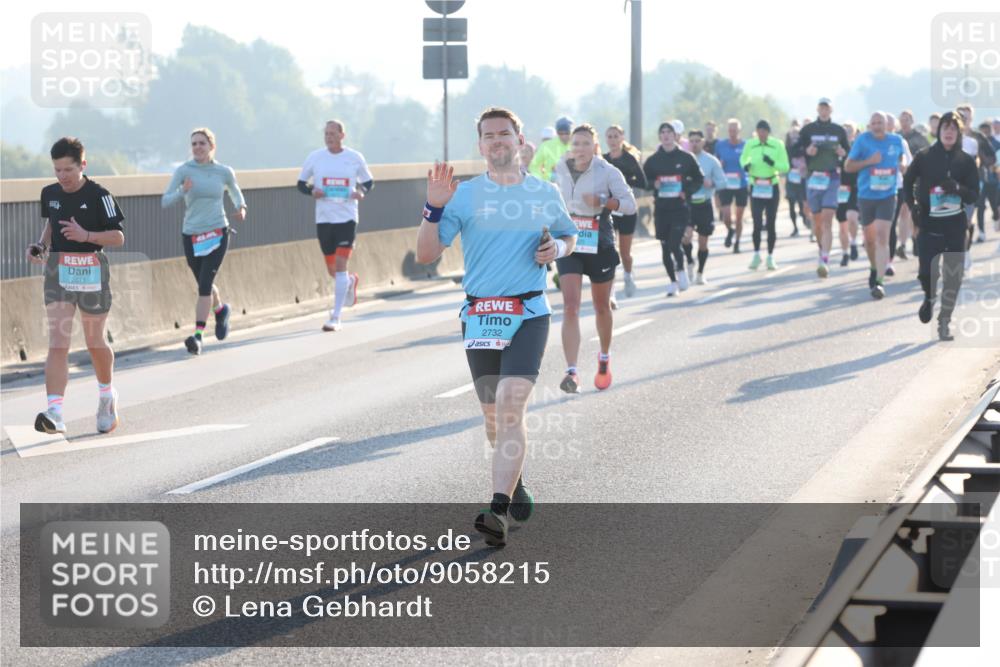 03.10.2025 - Köhlbrandbrückenlauf Lena Gebhardt http://msf.ph/oto/9058215 03.10.2025 09:18:20 Position 1 2671, 2732 meine-sportfotos.de