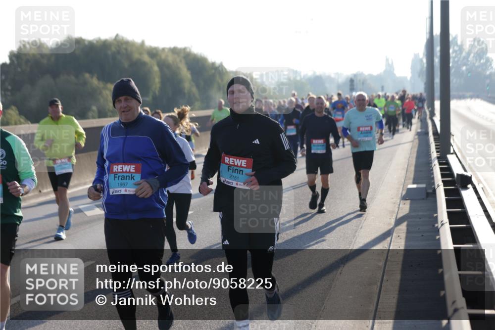 03.10.2025 - Köhlbrandbrückenlauf Jannik Wohlers http://msf.ph/oto/9058225 03.10.2025 09:21:35 Position 3 1967, 2151 meine-sportfotos.de