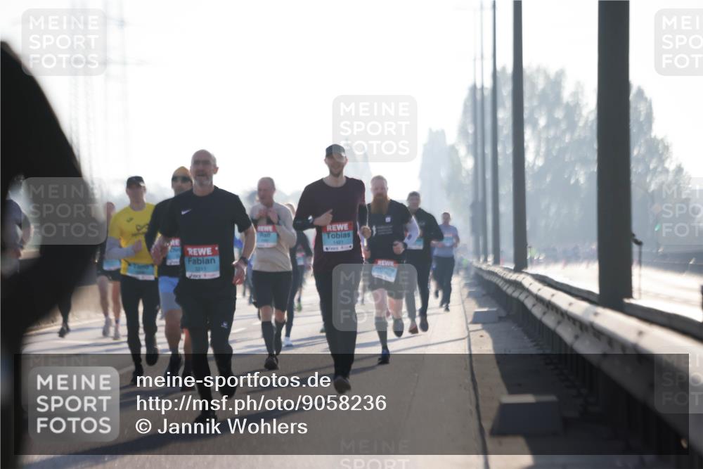 03.10.2025 - Köhlbrandbrückenlauf Jannik Wohlers http://msf.ph/oto/9058236 03.10.2025 09:13:57 Position 3 1421, 3211 meine-sportfotos.de