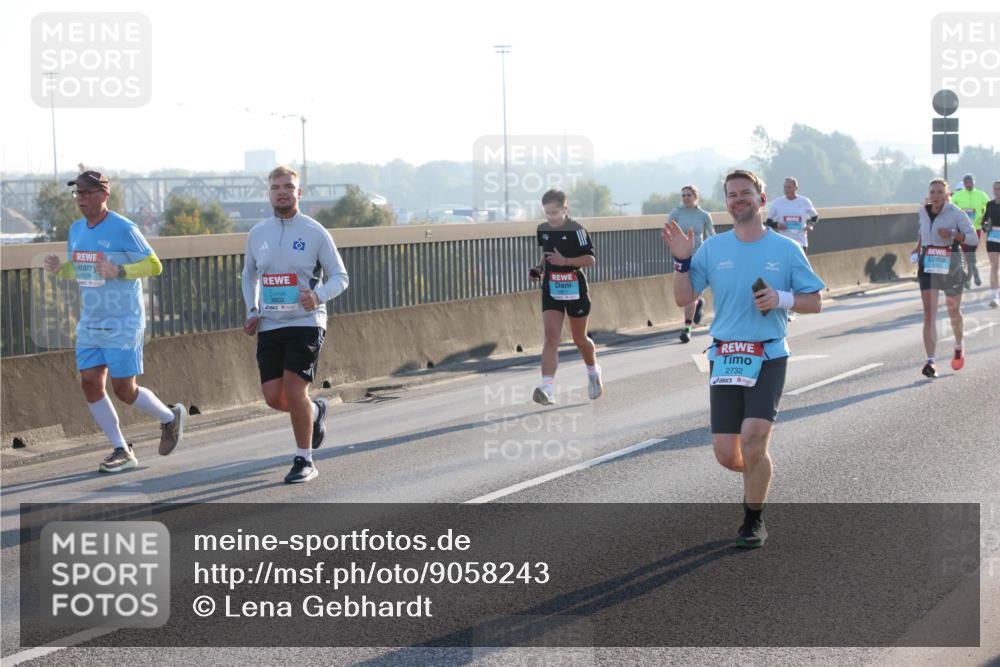 03.10.2025 - Köhlbrandbrückenlauf Lena Gebhardt http://msf.ph/oto/9058243 03.10.2025 09:18:21 Position 1 3802, 2732 meine-sportfotos.de