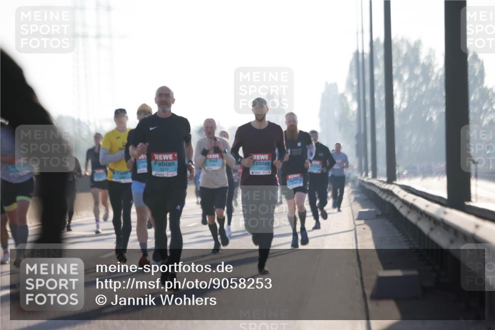 03.10.2025 - Köhlbrandbrückenlauf Jannik Wohlers http://msf.ph/oto/9058253 03.10.2025 09:13:57 Position 3 3211, 1421 meine-sportfotos.de