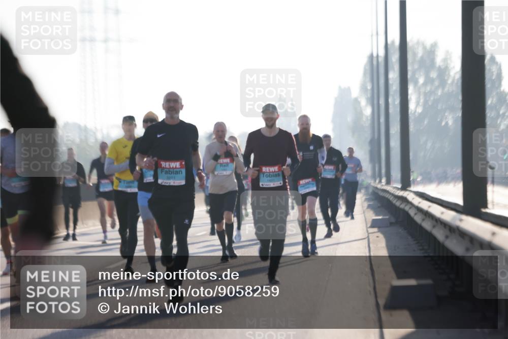 03.10.2025 - Köhlbrandbrückenlauf Jannik Wohlers http://msf.ph/oto/9058259 03.10.2025 09:13:57 Position 3 3211, 1421 meine-sportfotos.de