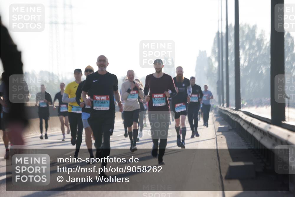 03.10.2025 - Köhlbrandbrückenlauf Jannik Wohlers http://msf.ph/oto/9058262 03.10.2025 09:13:57 Position 3 3211, 1421 meine-sportfotos.de