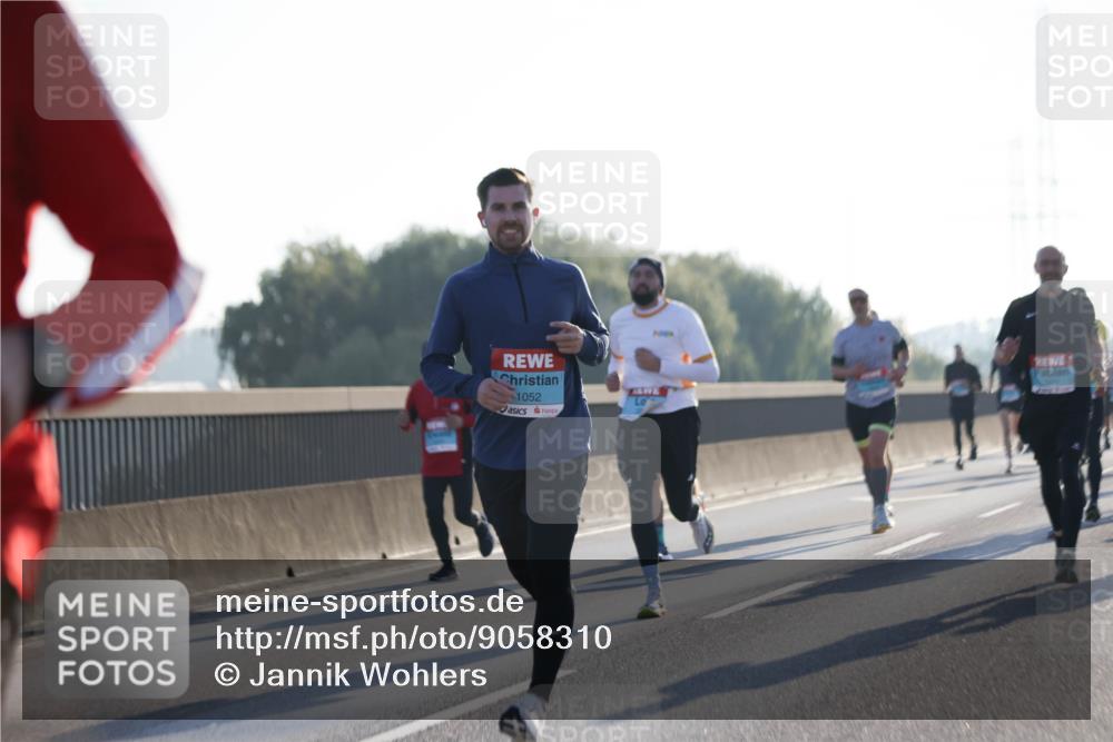 03.10.2025 - Köhlbrandbrückenlauf Jannik Wohlers http://msf.ph/oto/9058310 03.10.2025 09:13:59 Position 3 1052 meine-sportfotos.de