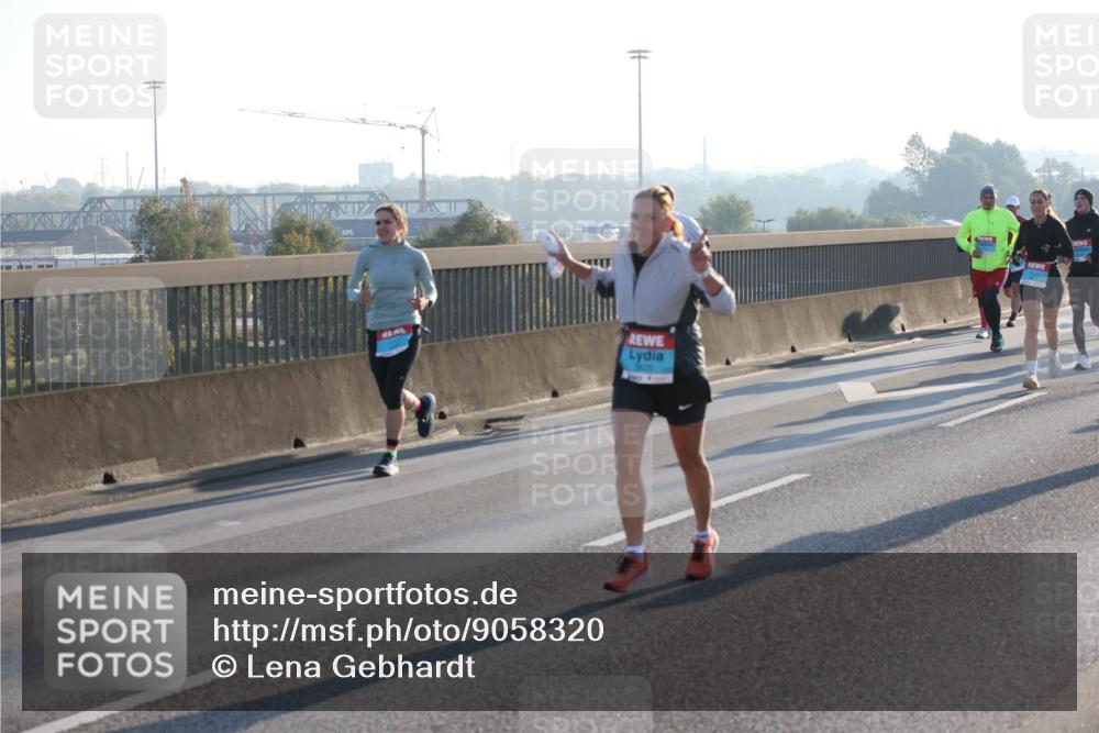 03.10.2025 - Köhlbrandbrückenlauf Lena Gebhardt http://msf.ph/oto/9058320 03.10.2025 09:18:24 Position 1  meine-sportfotos.de