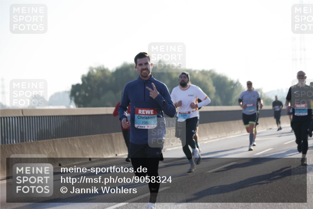 03.10.2025 - Köhlbrandbrückenlauf Jannik Wohlers http://msf.ph/oto/9058324 03.10.2025 09:13:59 Position 3 1052 meine-sportfotos.de
