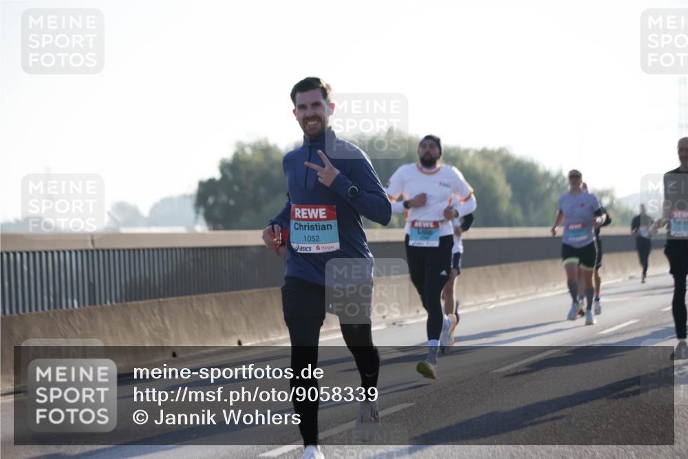 03.10.2025 - Köhlbrandbrückenlauf Jannik Wohlers http://msf.ph/oto/9058339 03.10.2025 09:13:59 Position 3 1052 meine-sportfotos.de