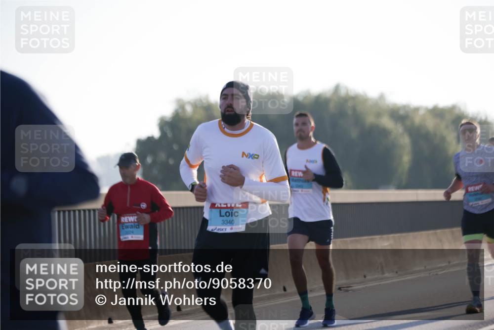 03.10.2025 - Köhlbrandbrückenlauf Jannik Wohlers http://msf.ph/oto/9058370 03.10.2025 09:14:00 Position 3 3343, 3204, 3340 meine-sportfotos.de