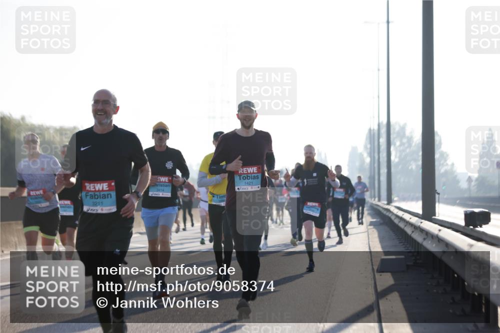 03.10.2025 - Köhlbrandbrückenlauf Jannik Wohlers http://msf.ph/oto/9058374 03.10.2025 09:14:01 Position 3 2211, 3414, 1421 meine-sportfotos.de