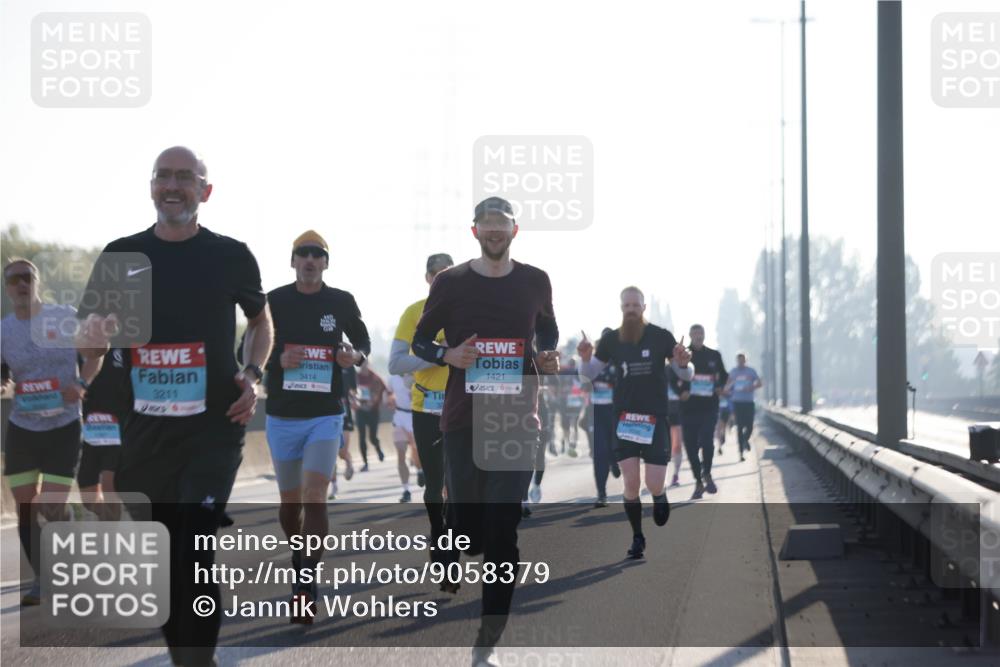 03.10.2025 - Köhlbrandbrückenlauf Jannik Wohlers http://msf.ph/oto/9058379 03.10.2025 09:14:01 Position 3 2211, 3414, 1421 meine-sportfotos.de