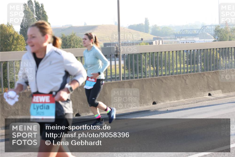 03.10.2025 - Köhlbrandbrückenlauf Lena Gebhardt http://msf.ph/oto/9058396 03.10.2025 09:18:26 Position 1  meine-sportfotos.de