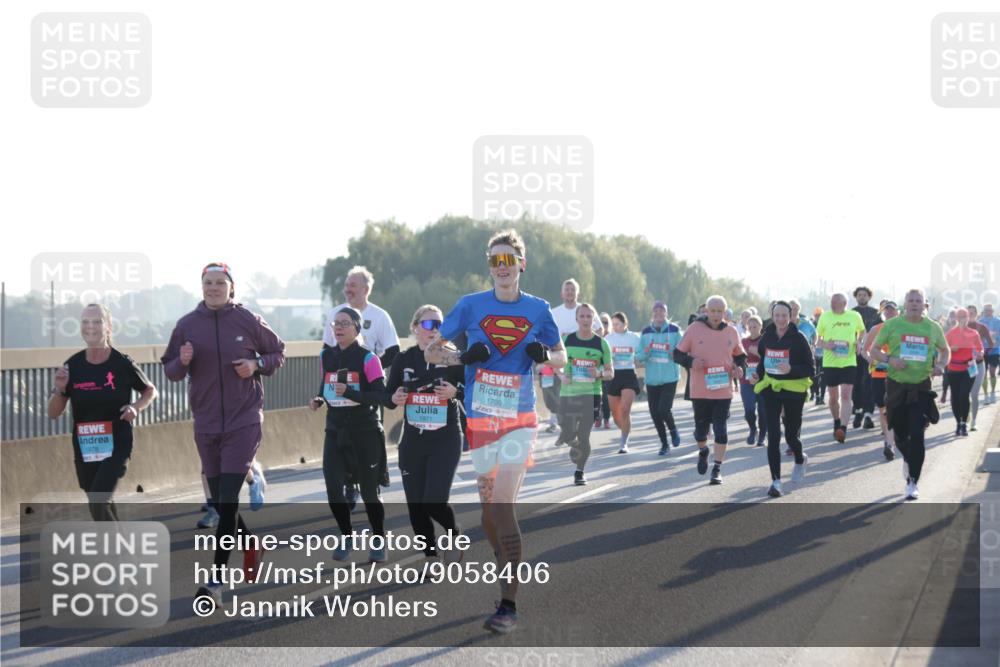 03.10.2025 - Köhlbrandbrückenlauf Jannik Wohlers http://msf.ph/oto/9058406 03.10.2025 09:21:47 Position 3 1978, 1971, 1709 meine-sportfotos.de