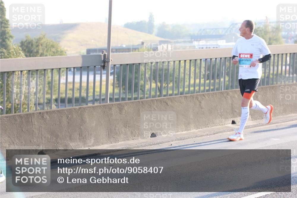 03.10.2025 - Köhlbrandbrückenlauf Lena Gebhardt http://msf.ph/oto/9058407 03.10.2025 09:18:26 Position 1 2672 meine-sportfotos.de