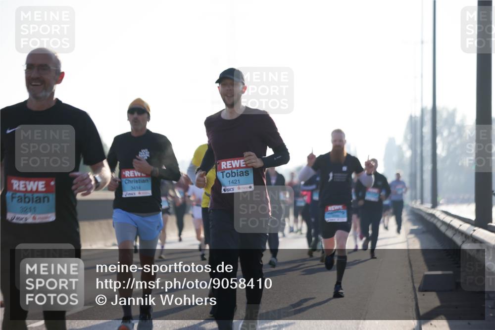 03.10.2025 - Köhlbrandbrückenlauf Jannik Wohlers http://msf.ph/oto/9058410 03.10.2025 09:14:01 Position 3 3211, 3414, 1421 meine-sportfotos.de