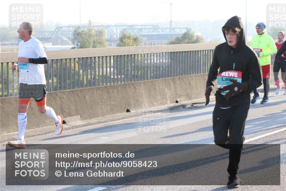 03.10.2025 - Köhlbrandbrückenlauf Lena Gebhardt http://msf.ph/oto/9058423 03.10.2025 09:18:26 Position 1 2672, 167 meine-sportfotos.de