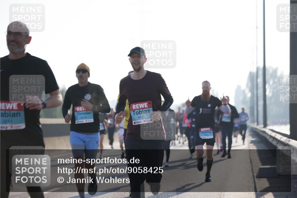 03.10.2025 - Köhlbrandbrückenlauf Jannik Wohlers http://msf.ph/oto/9058425 03.10.2025 09:14:01 Position 3 3211, 3414, 1421 meine-sportfotos.de