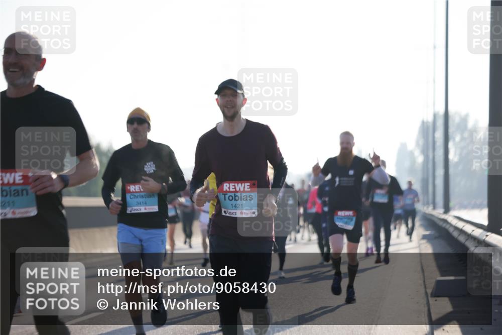 03.10.2025 - Köhlbrandbrückenlauf Jannik Wohlers http://msf.ph/oto/9058430 03.10.2025 09:14:01 Position 3 211, 3414, 1421 meine-sportfotos.de