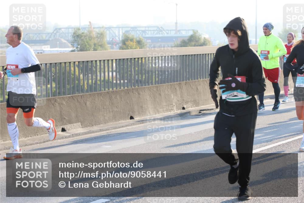 03.10.2025 - Köhlbrandbrückenlauf Lena Gebhardt http://msf.ph/oto/9058441 03.10.2025 09:18:26 Position 1 2672, 382 meine-sportfotos.de