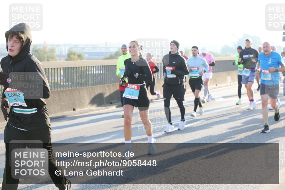 03.10.2025 - Köhlbrandbrückenlauf Lena Gebhardt http://msf.ph/oto/9058448 03.10.2025 09:18:27 Position 1 167, 3825 meine-sportfotos.de