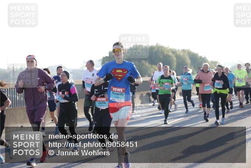 03.10.2025 - Köhlbrandbrückenlauf Jannik Wohlers http://msf.ph/oto/9058451 03.10.2025 09:21:48 Position 3 24, 1971, 1709 meine-sportfotos.de