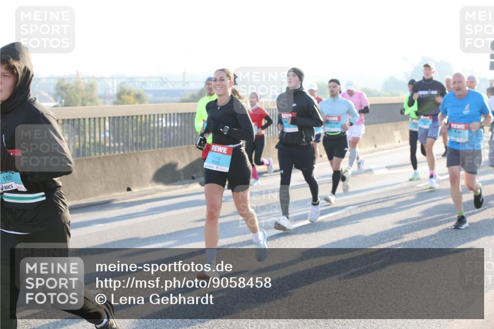 03.10.2025 - Köhlbrandbrückenlauf Lena Gebhardt http://msf.ph/oto/9058458 03.10.2025 09:18:27 Position 1 167, 3825 meine-sportfotos.de