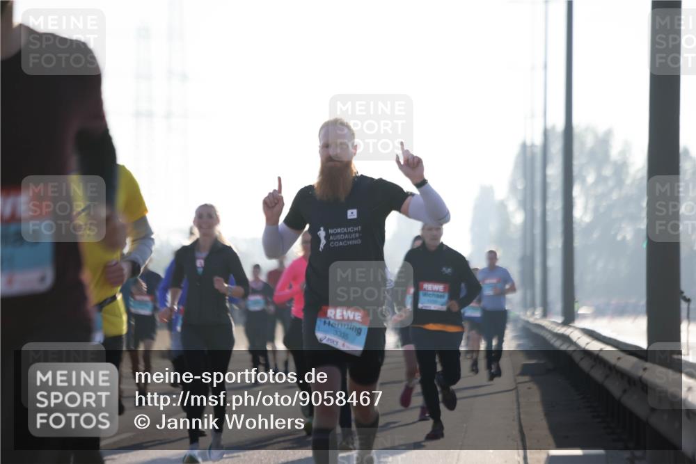 03.10.2025 - Köhlbrandbrückenlauf Jannik Wohlers http://msf.ph/oto/9058467 03.10.2025 09:14:02 Position 3 3335 meine-sportfotos.de