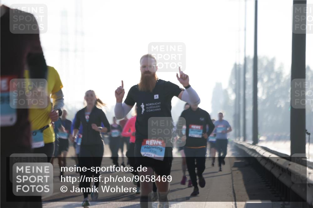 03.10.2025 - Köhlbrandbrückenlauf Jannik Wohlers http://msf.ph/oto/9058469 03.10.2025 09:14:02 Position 3 99, 3335 meine-sportfotos.de