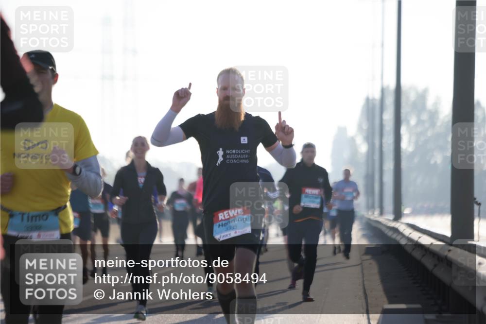 03.10.2025 - Köhlbrandbrückenlauf Jannik Wohlers http://msf.ph/oto/9058494 03.10.2025 09:14:03 Position 3 4, 8832, 3335 meine-sportfotos.de