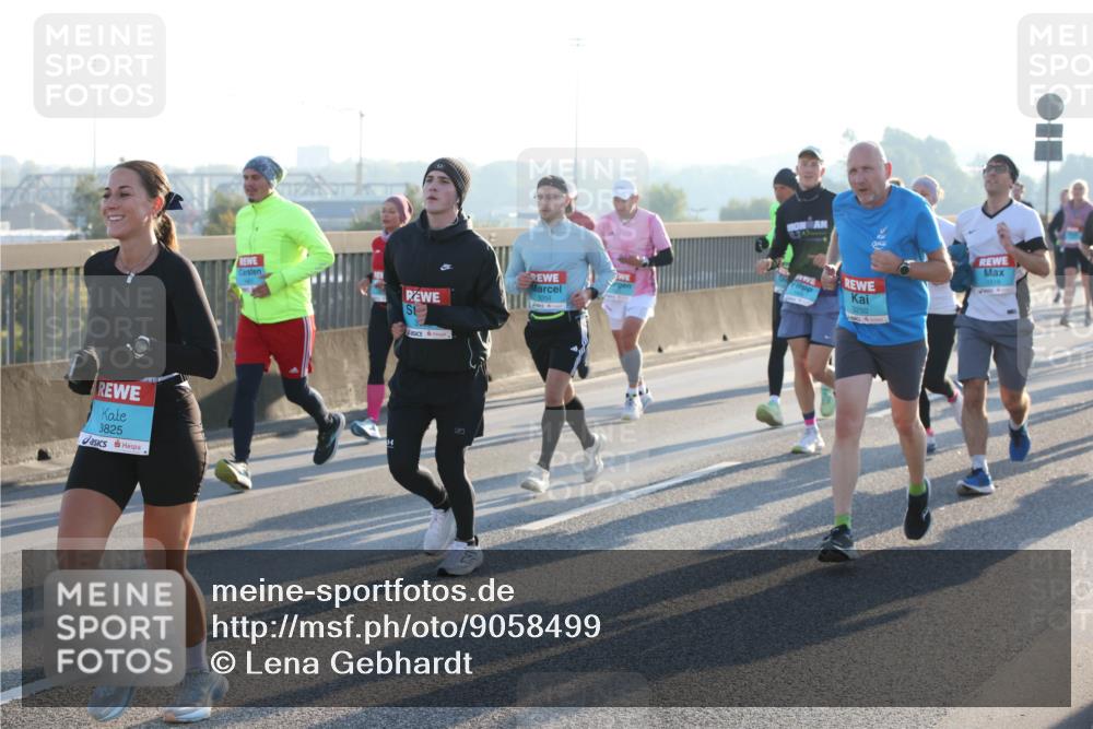 03.10.2025 - Köhlbrandbrückenlauf Lena Gebhardt http://msf.ph/oto/9058499 03.10.2025 09:18:28 Position 1 3825, 3204, 3250 meine-sportfotos.de