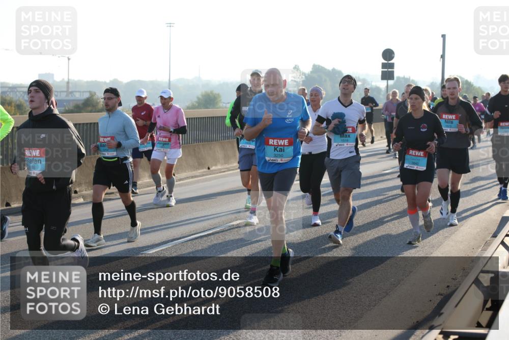 03.10.2025 - Köhlbrandbrückenlauf Lena Gebhardt http://msf.ph/oto/9058508 03.10.2025 09:18:28 Position 1 3655, 3250, 1516, 3842, 16231 meine-sportfotos.de