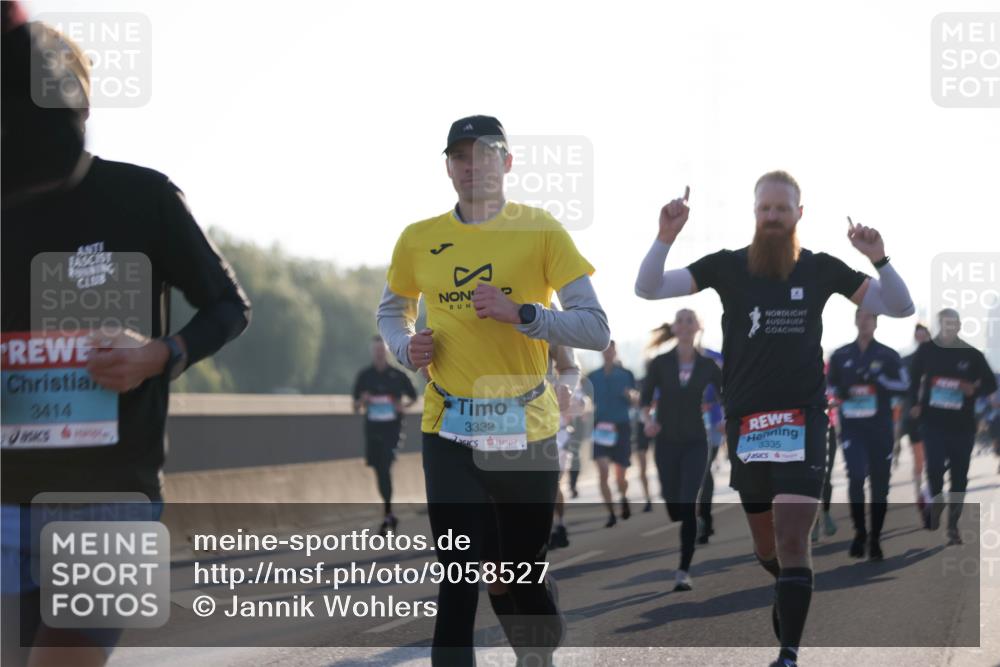 03.10.2025 - Köhlbrandbrückenlauf Jannik Wohlers http://msf.ph/oto/9058527 03.10.2025 09:14:03 Position 3 2414, 3332, 3335 meine-sportfotos.de